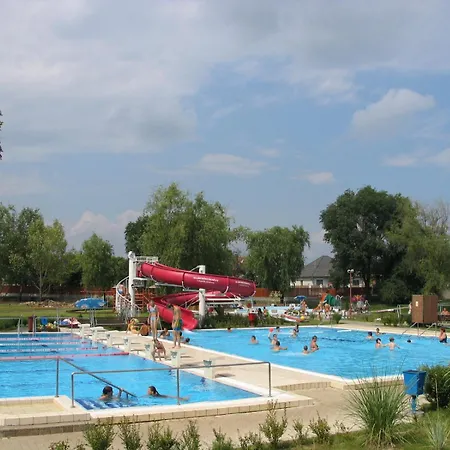 Διαμέρισμα Hajduboeszoermenyi Gyogyapartman